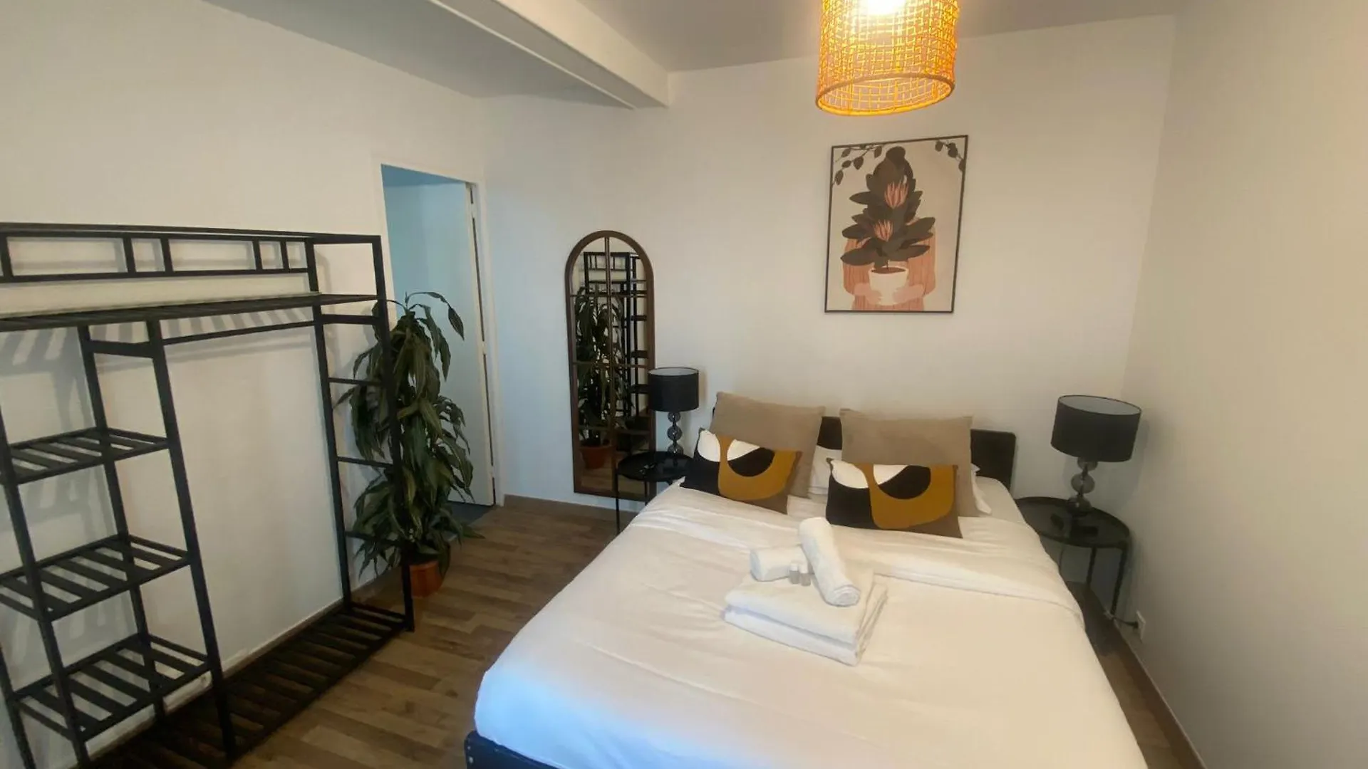 Jolie 2 Pieces Metro Voltaire - Paris 11 - 2P Apartment 0*,  France